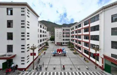 昌都市第六高级中学户外活动场地
