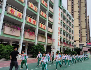 汕头市潮阳区文光镇一小学户外活动场地