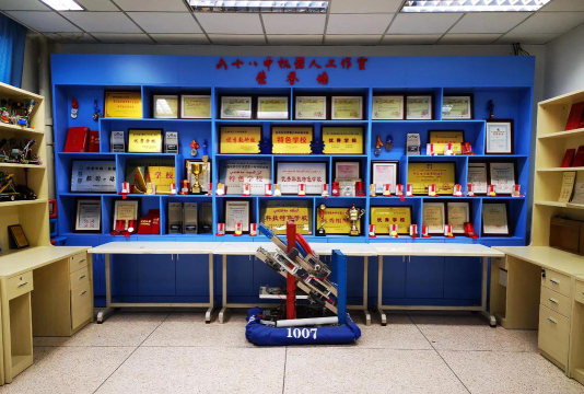 乌鲁木齐市第六十八中学户外活动场地