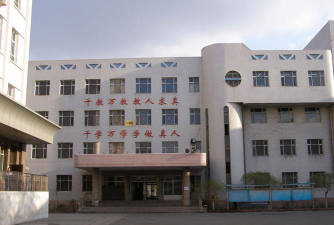 乌鲁木齐新疆师范大学附属中学户外活动场地