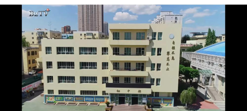 乌鲁木齐新疆生产建设兵团第二中学户外活动场地