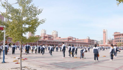 沈阳新民市高级中学户外活动场地