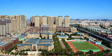 大连市第二十三中学户外活动场地