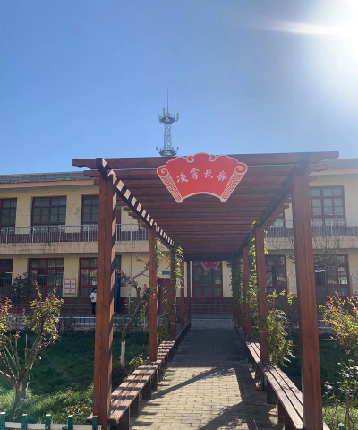 侯家庙中学户外活动场地