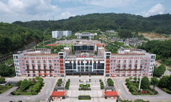 贵阳息烽县第一中学户外活动场地