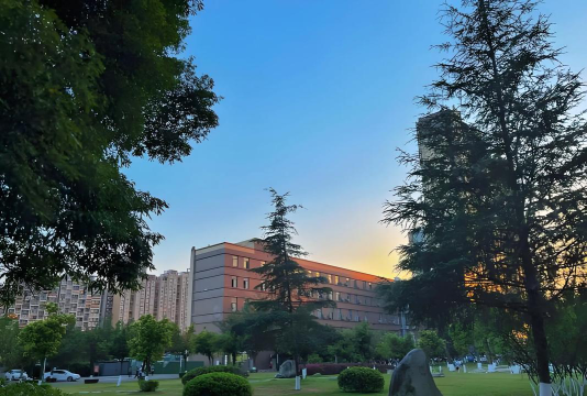 四川旅游学院户外活动场地