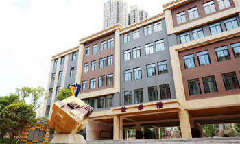 昆明云南师范大学附属俊发城中学户外活动场地