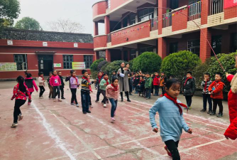 雷岭镇双溪小学户外活动场地