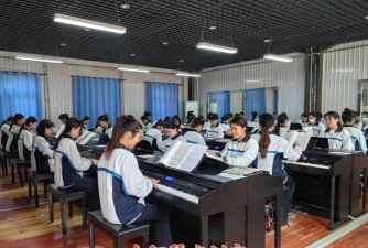沧州青县幼儿师范学校户外活动场地