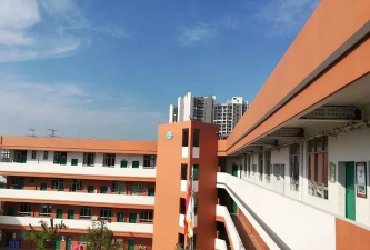 广州新英才中英文学校(九年一贯制)户外活动场地