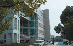 南昌大学附属中学户外活动场地
