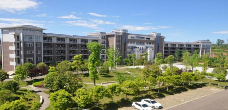 南充川北医学院附属医院护士学校户外活动场地