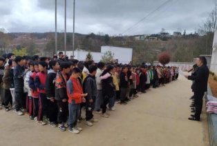 彝良县树林乡中学户外活动场地