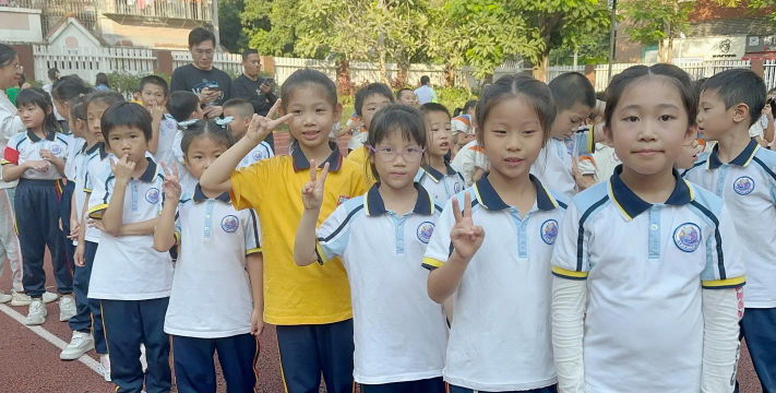 佛山市铁军小学户外活动场地