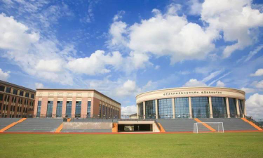 苏州张家港市外国语学校户外活动场地