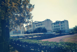 黄山休宁徽匠学校户外活动场地