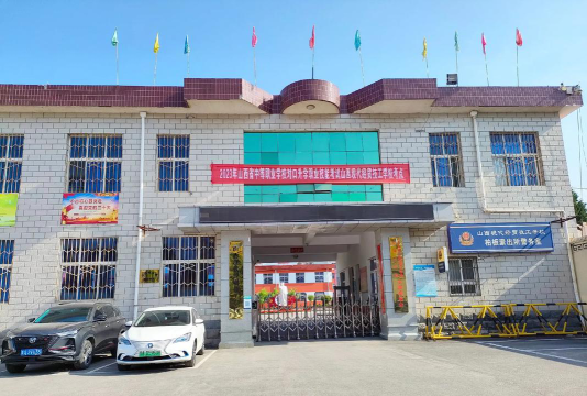 太原山西现代经贸技工学校户外活动场地