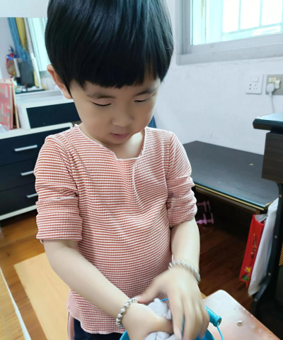 劳边幼儿园户外活动场地