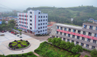 重庆市开州区中和中学户外活动场地