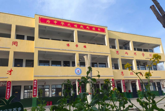 登封市徐庄乡第一中心小学户外活动场地
