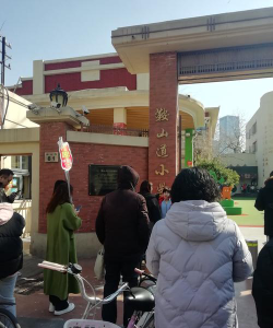 开封市龙亭区西门大街小学户外活动场地