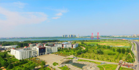 临沂鲁南技师学院户外活动场地