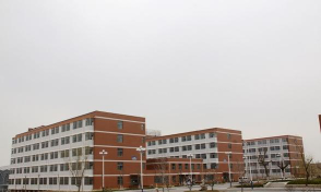 济南莱芜技师学院户外活动场地