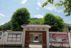 罗村镇杨溯珊小学户外活动场地