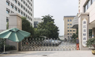 长沙浏阳三联工业学校户外活动场地