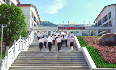 邵阳隆回湖湘职业中专学校户外活动场地