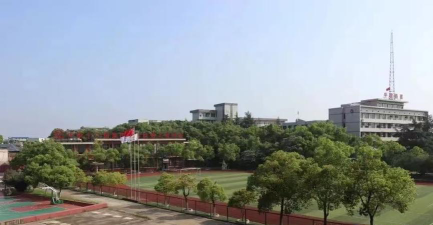 长沙市湘麓中等职业学校户外活动场地