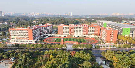 长沙达益职业中等专业学校户外活动场地