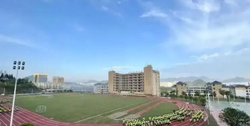 湘西保靖县中等职业技术学校户外活动场地