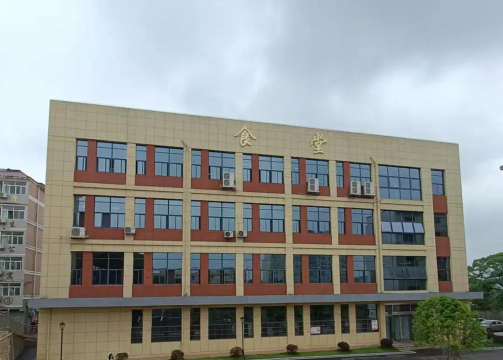 湖南湘潭生物机电学校户外活动场地