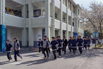 上海亭林中学户外活动场地