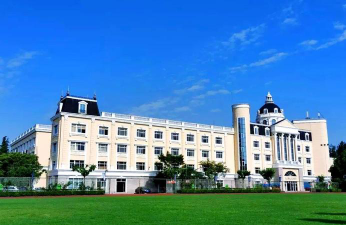 上海大学附属南翔高级中学户外活动场地
