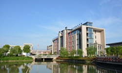 嘉兴嘉善信息技术工程学校户外活动场地