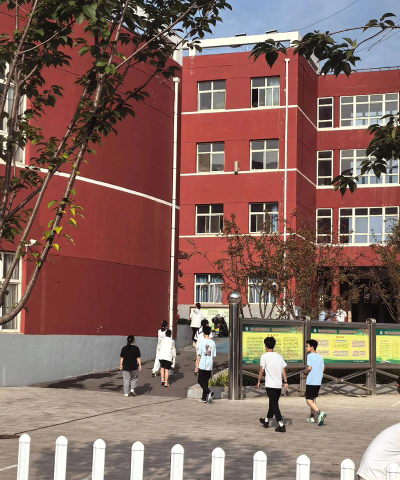 河北沧州任丘西环路中学户外活动场地
