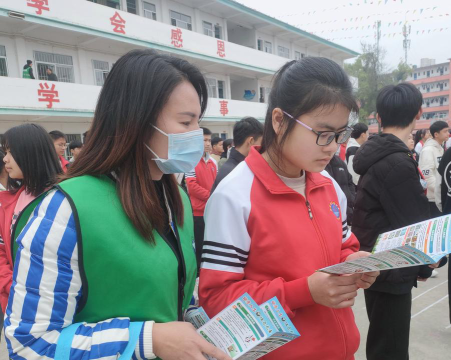 柳城县东泉镇西安中学户外活动场地