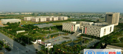 西安陕西国际商贸学院附属中等职业技术学校户外活动场地