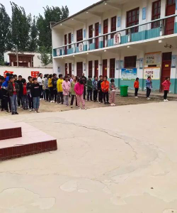 开封县八里湾镇八里湾小学户外活动场地