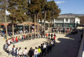 宁蒗县战河中学户外活动场地