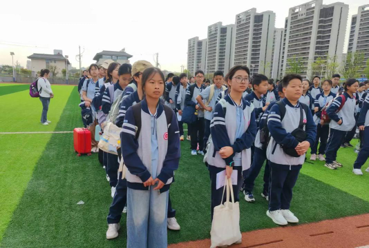 后奕镇初级中学户外活动场地