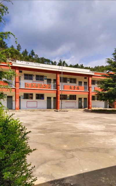 天祝县炭山岭镇塔窝学校户外活动场地