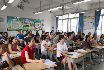 范罗冈小学户外活动场地