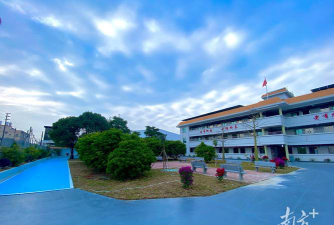汕头市澄海盐鸿中心小学户外活动场地