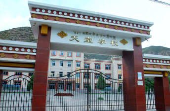 天堂乡天堂学校户外活动场地