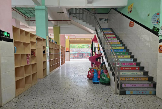 邻水县鼎屏镇旺旺幼儿园户外活动场地