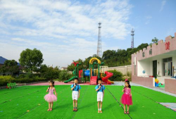 汉源县唐家乡小关幼儿园户外活动场地