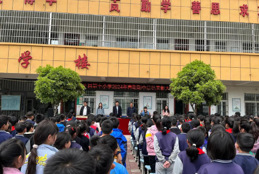 洛龙区第十小学户外活动场地